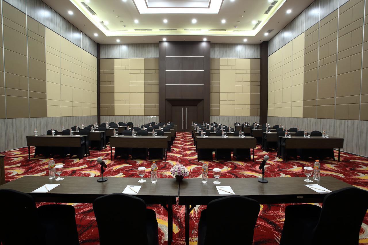 Bigland Hotel & Convention Sentul Bogor Ngoại thất bức ảnh